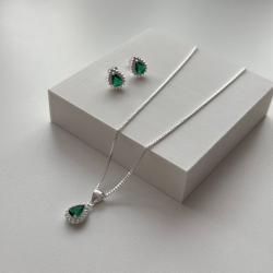 Conjunto Colar e Brincos Verde Esmeralda Cravejado com Zircônias Prata 925